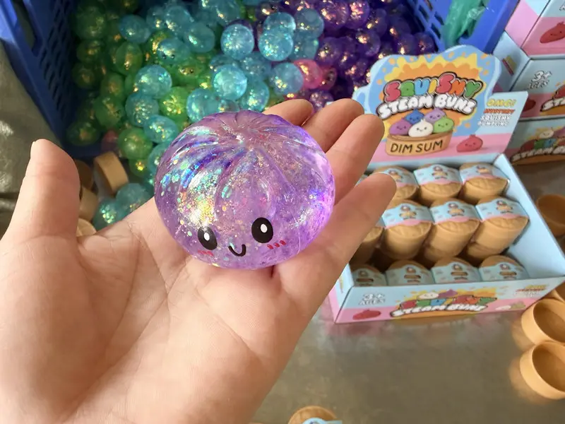 Squishy bao pailleté anti-stress au visage souriant