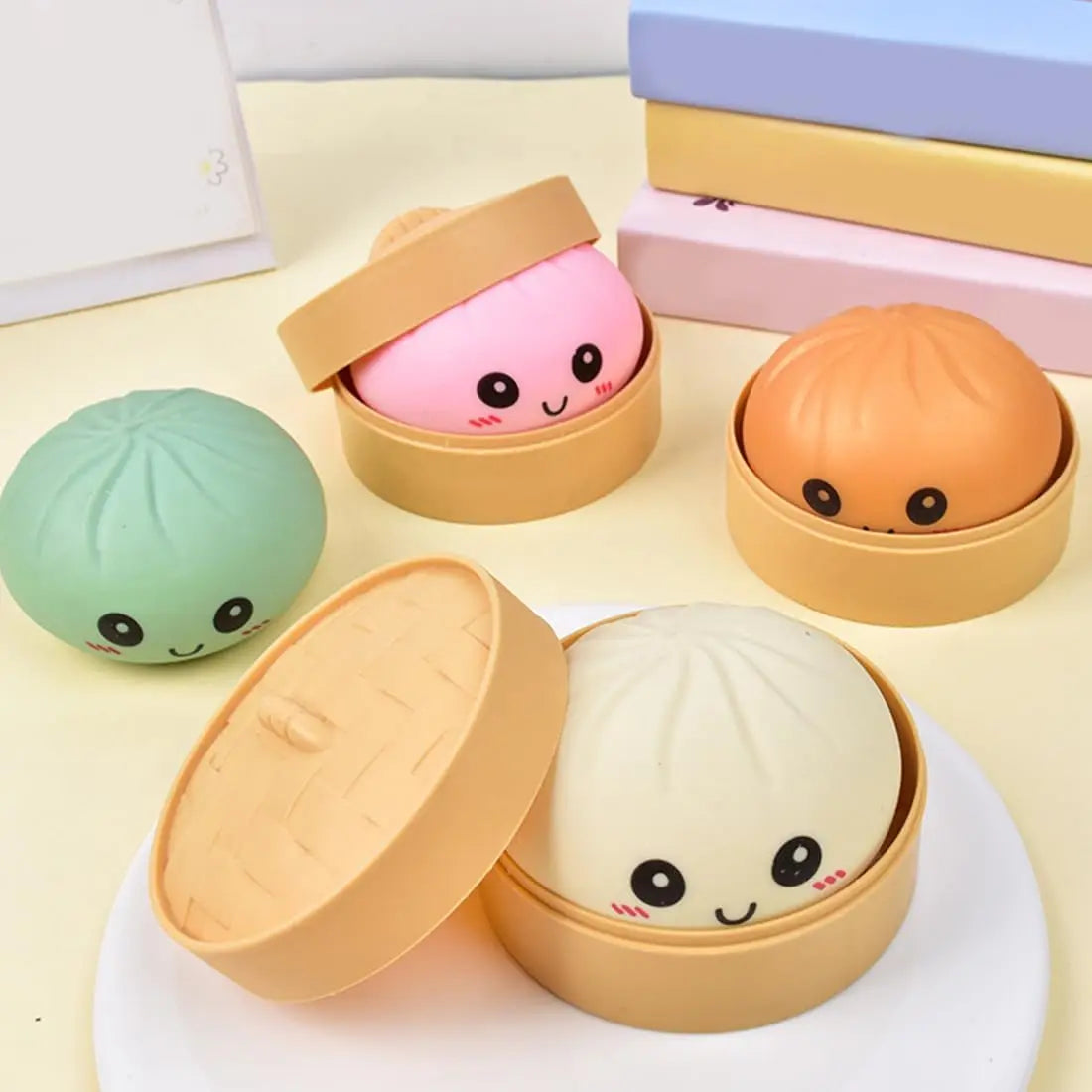 Squishy géant boîte mystère - format généreux tenu en main