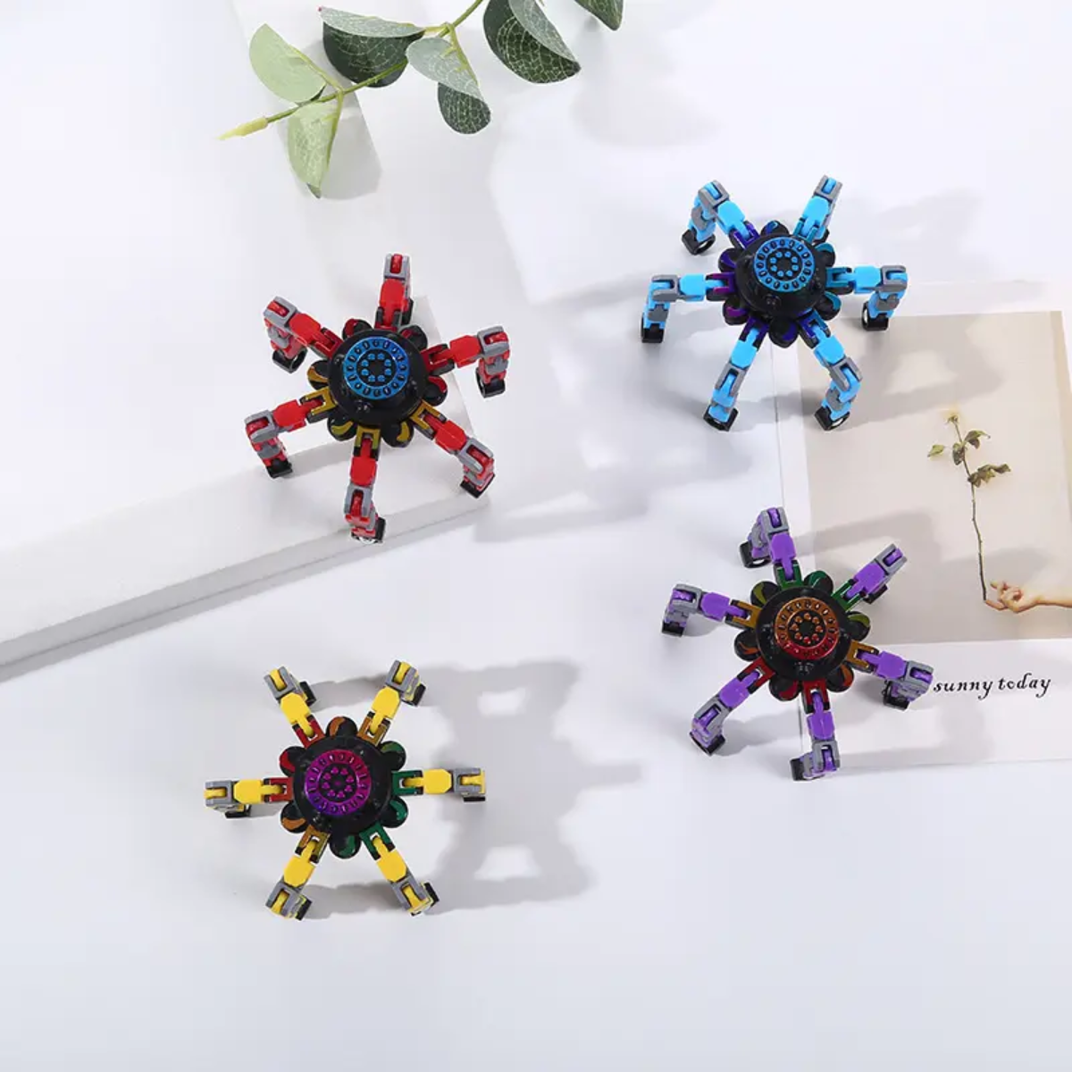 Fidget spinner transformable bleu à maillons articulés, bras dépliés en couronne