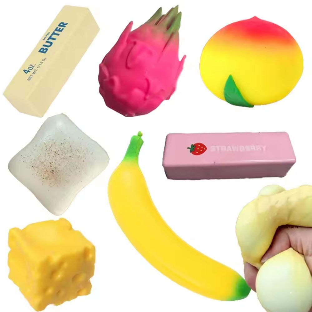 Squishy bâtonnet rose parfum fraise tenu dans la main