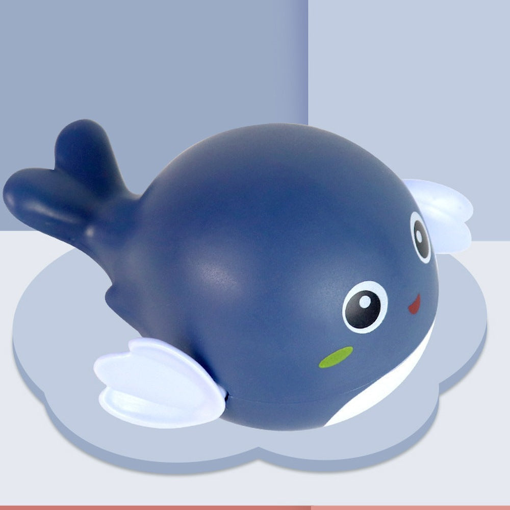 Baleine nageuse à remontoir bleu nuit posée sur un socle nuage